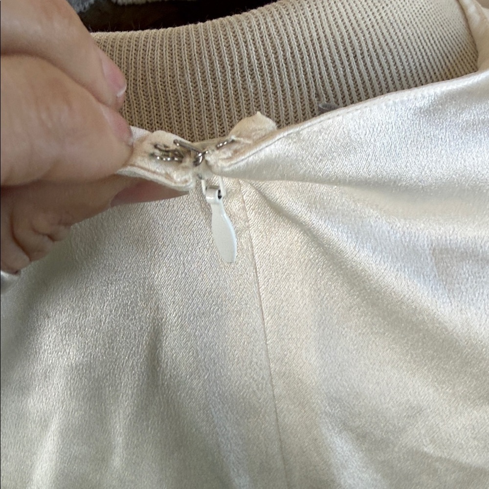 Vince Cream pure silk Blouse size medium - Picture 6 of 14